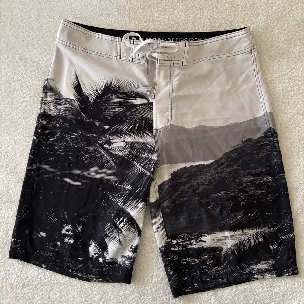 Old Navy Monochrome Tropical Board Men’s Shorts Size 34